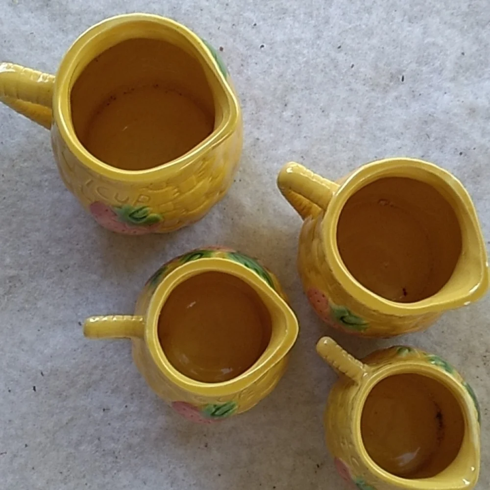 Yellow strawberry 🍓 weaved basket measuring cups